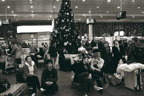 Беспросветные дни и ночи в московских аэропортах